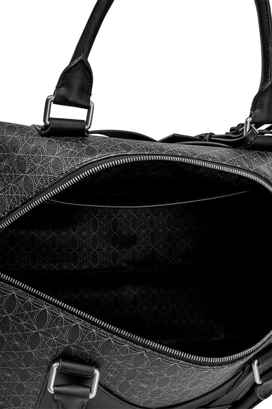 CC XL Weekender Bag Black, elegantes Accessoire mit abnehmbarem, verstellbarem Schulterriemen und OLAKALA Metallreißverschluss, ideal für stilvolle Reisen.