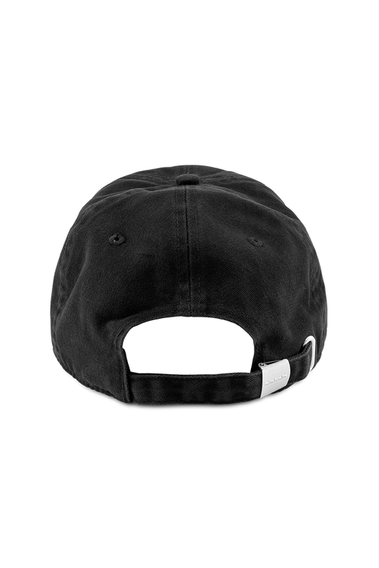 CC Cap All Black mit gesticktem OLAKALA Logo, verstellbar mit Metallclip hinten.